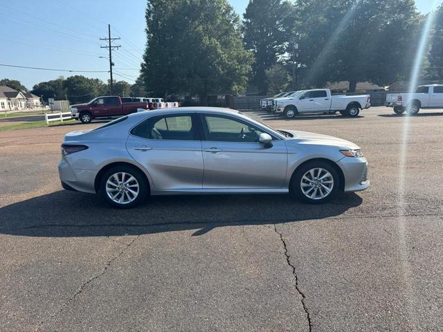 2023 toyota camry le
