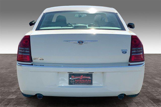 2005 chrysler 300c base