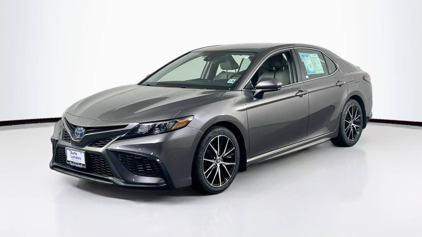 2021 toyota camry hybrid se