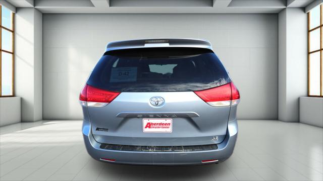 2014 toyota sienna le