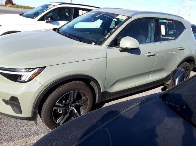 2024 volvo xc40 b5 core bright theme