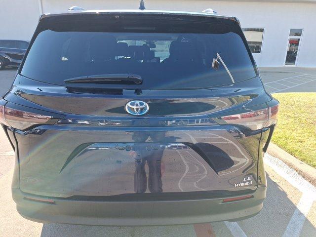 2023 toyota sienna le