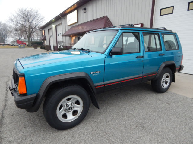 1993 jeep cherokee sport low miles!