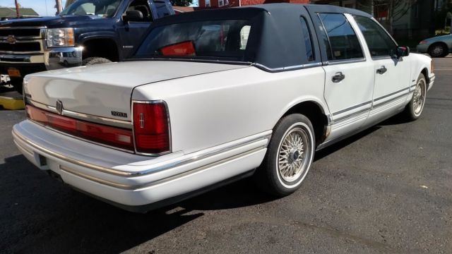 lincoln town car sedan 4-door 4.6l only 80k miles