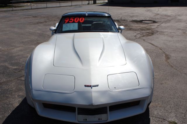 1980 corvette, new motor, new trans, great condition, pearl white, awesome car