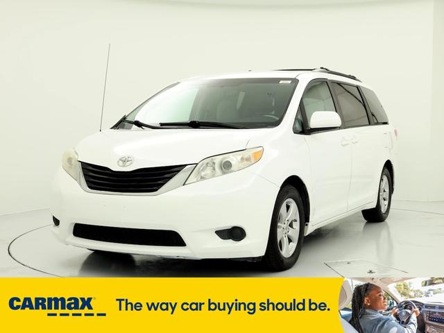 2013 toyota sienna le