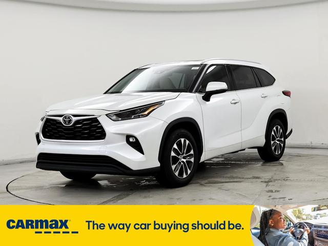2022 toyota highlander xle