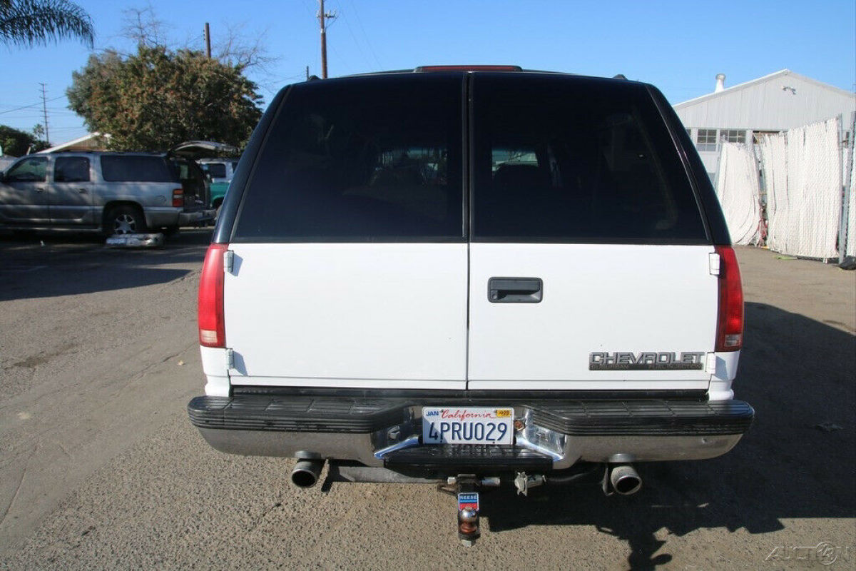 1994 chevrolet suburban automatic 8 cylinder no reserve