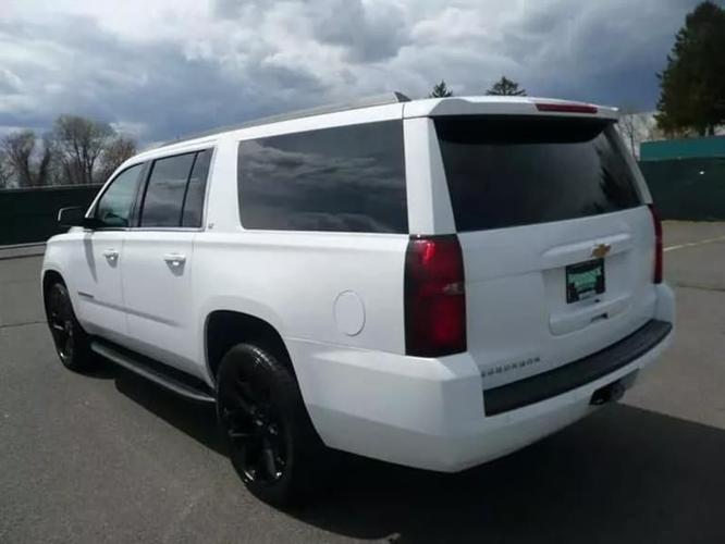 2019 chevrolet suburban lt 4x4 in east windsor, connecticut