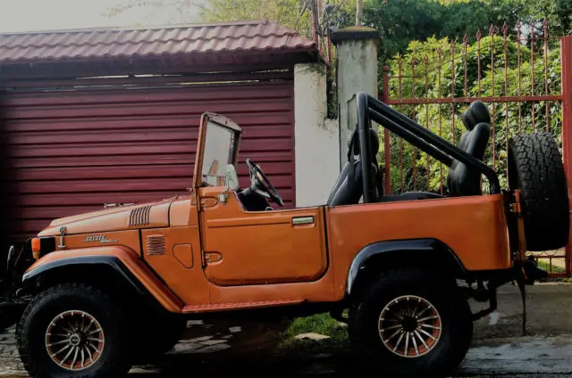 1960 fj40 toyota land cruiser - diesel engine