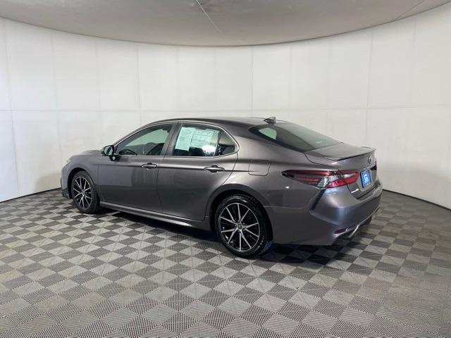 2022 toyota camry se nightshade
