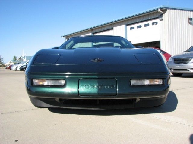 1994 chevrolet corvette coupe 26000 miles dark green 5.7l v8 ohv 12v manual