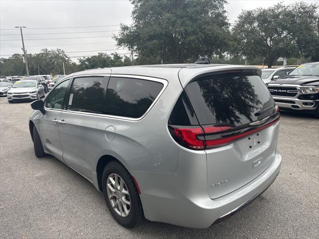 2023 chrysler pacifica touring l