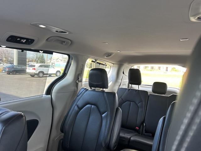 2022 chrysler pacifica touring-l