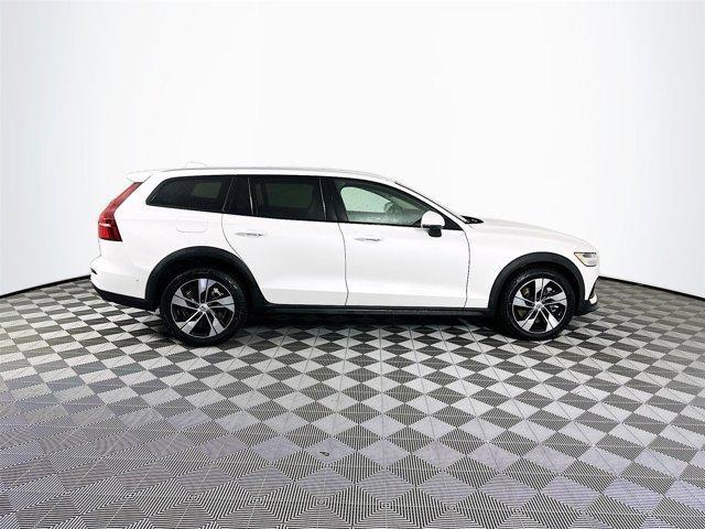 2023 volvo v60 cross country b5 plus