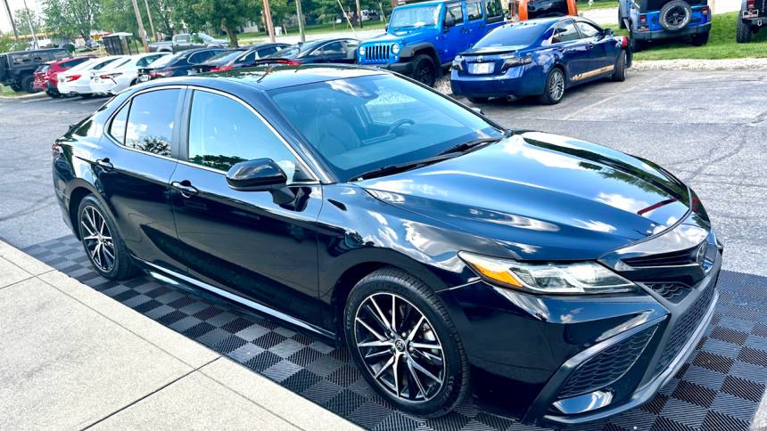 2021 toyota camry se