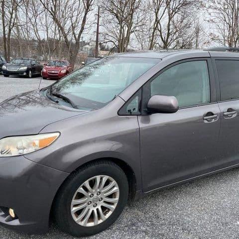 2012 toyota sienna xle fwd 8-passenger v6 in elizabeth, new jersey