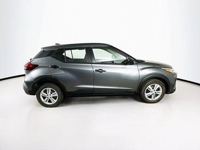 2023 nissan kicks s