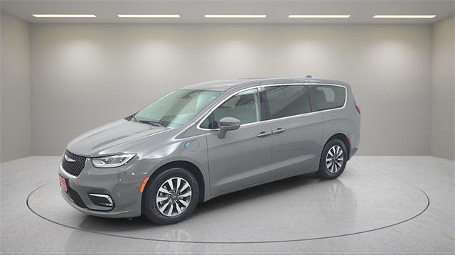 2022 chrysler pacifica hybrid touring l