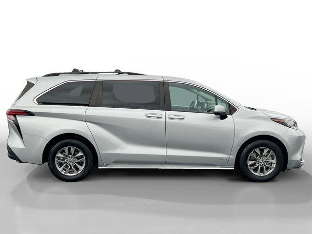 2021 toyota sienna xle