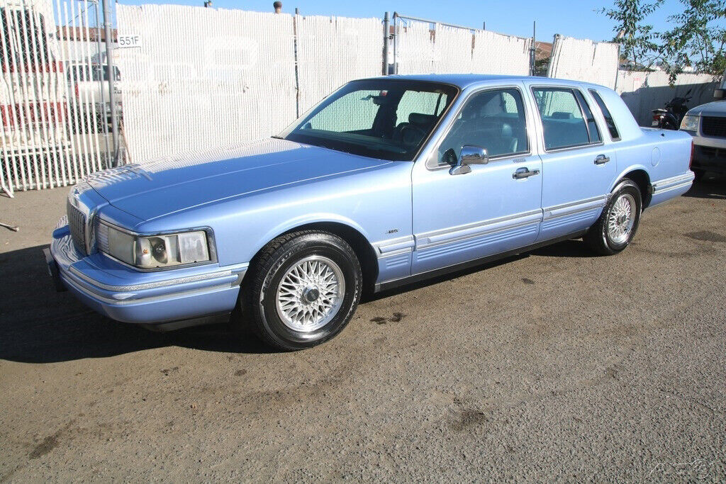 (omr) 1994 lincoln town car v8 4.6l automatic no reserve