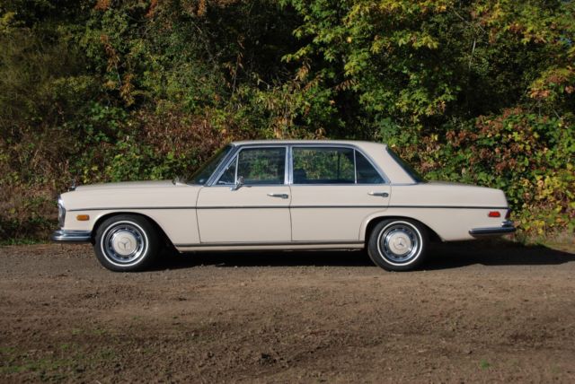 1971 mercedes benz 300sel 3.5 - 68k miles - survivor - toolkit - books - no rust