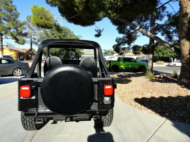 jeep cj7 restored - new paint - 4 speed - fuel injection - see video