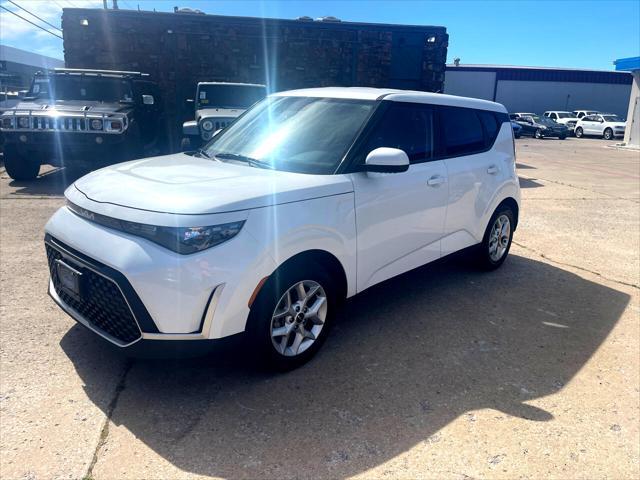 2023 kia soul lx
