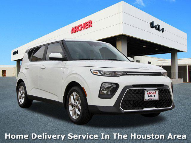 2022 kia soul lx