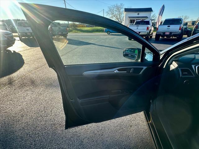 2019 ford fusion se