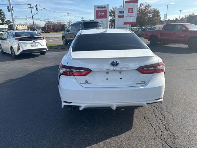 2024 toyota camry hybrid se