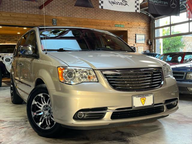 2013 chrysler town & country limited
