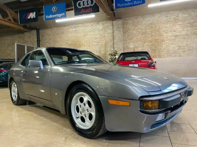 1985 porsche 944 base 2dr hatchback
