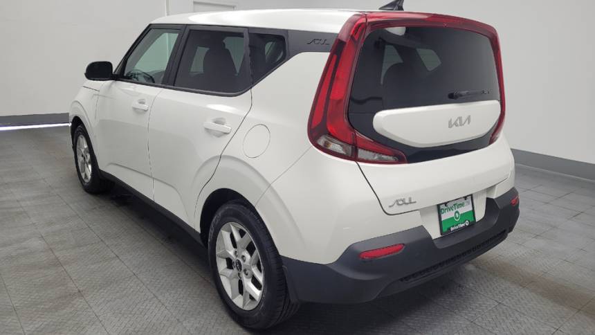 2022 kia soul lx