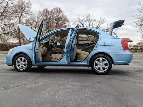 2006 hyundai accent in saint louis, missouri