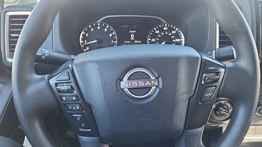 2022 Nissan se