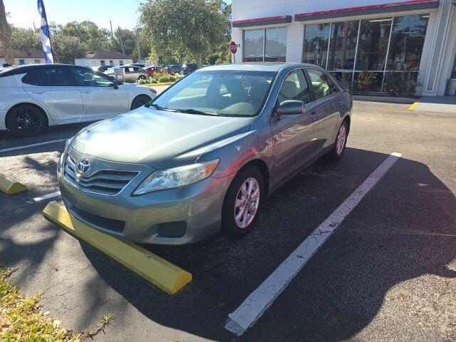 2011 toyota camry le