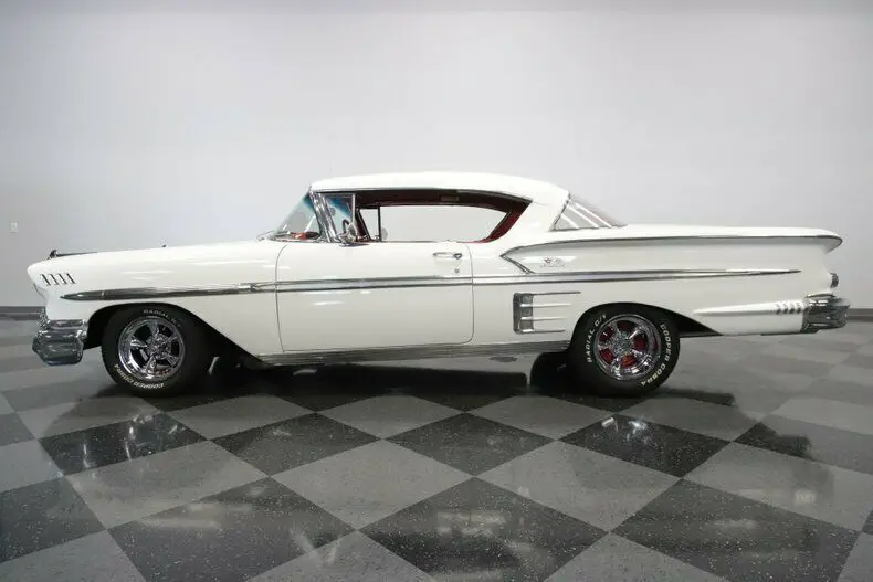 pillarless v8 auto classic vintage collector upgraded custom white red edelbrock