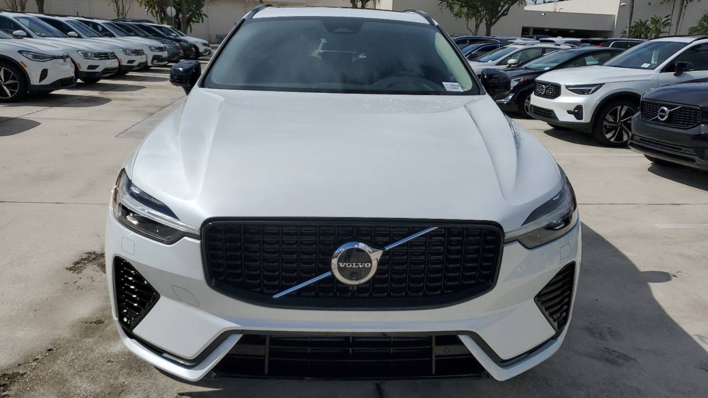 2024 volvo xc60 recharge t8 plus dark theme