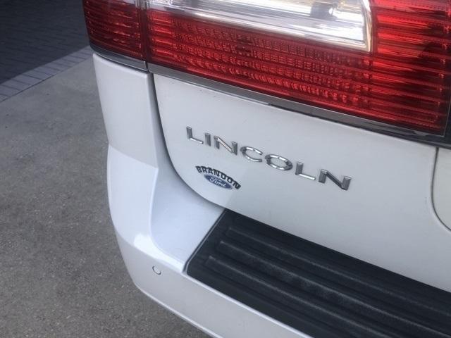 2014 lincoln navigator base