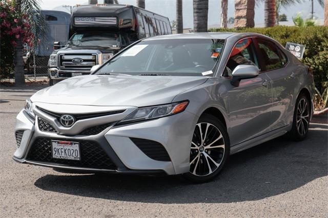 2020 toyota camry se