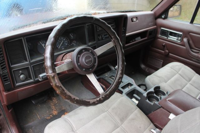 1988 xj cherokee pioneer 4x4 - for parts or repair