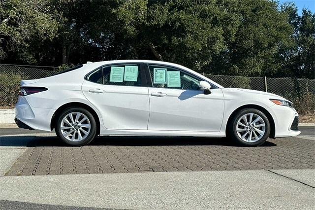 2021 toyota camry le