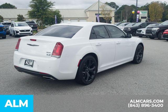 2022 chrysler 300 touring l