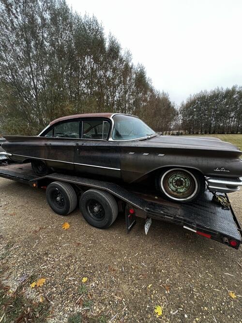 1960 buick lesabre non-running 364 ci, motor is free turns by hand. auto tranny