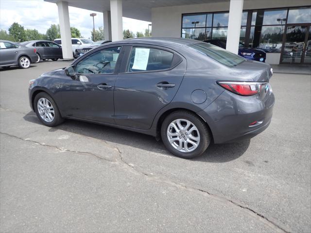 2017 toyota yaris ia base