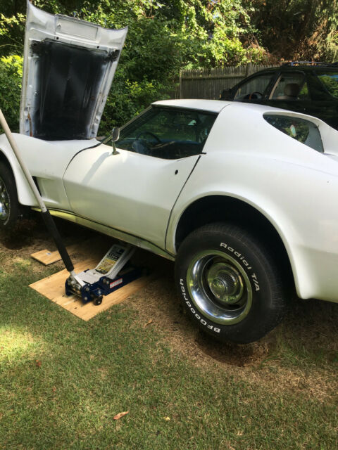 1975 corvette l82 350 auto, white, black int. runs great needs some work