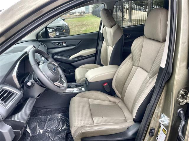 2024 subaru ascent premium 8-passenger