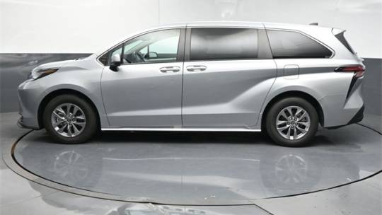 2022 Toyota Sienna xle