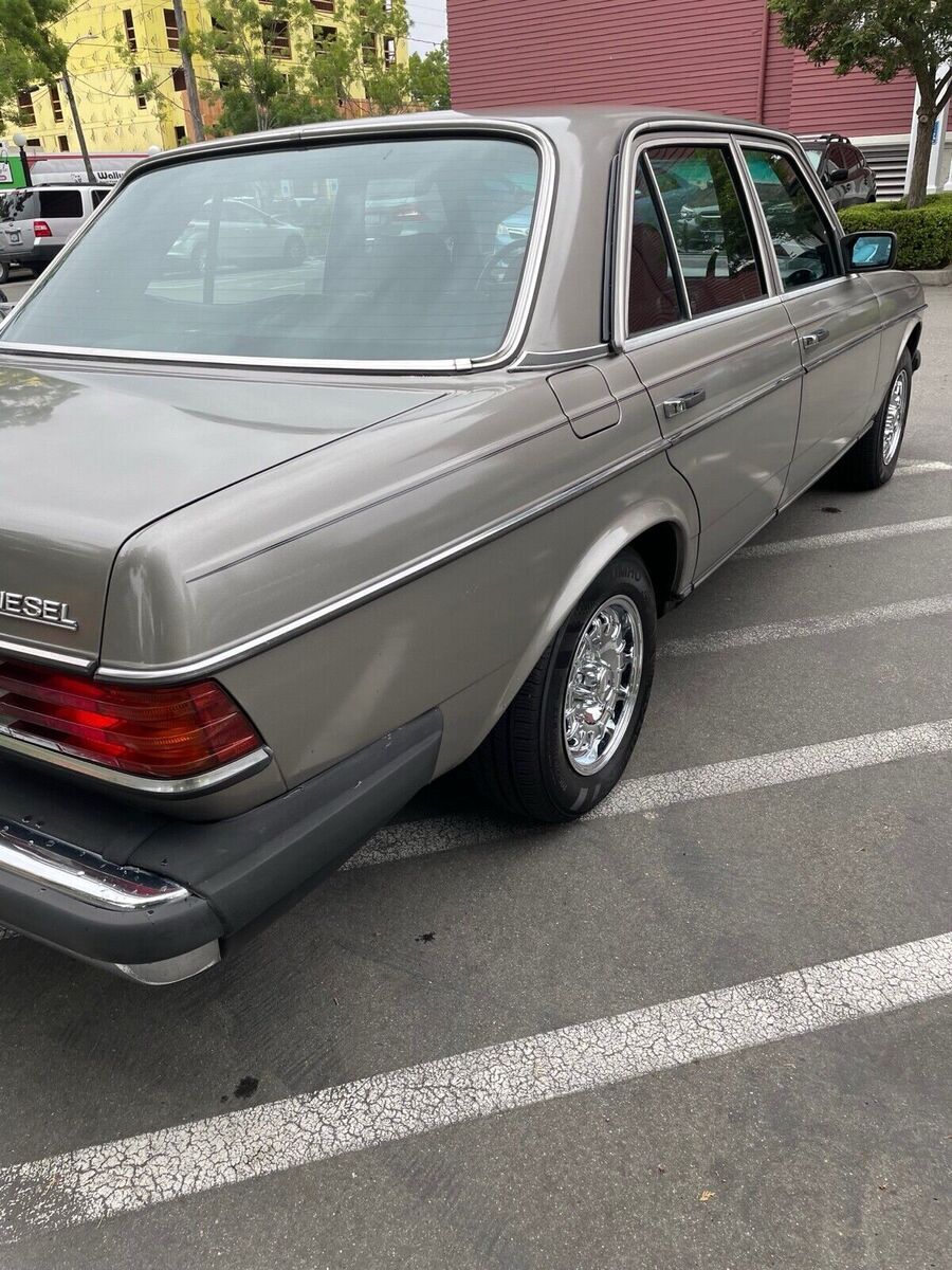 1984 mercedes-benz 300-series grey rwd automatic dt